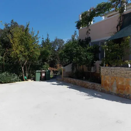 Warm Terrace Apartment *