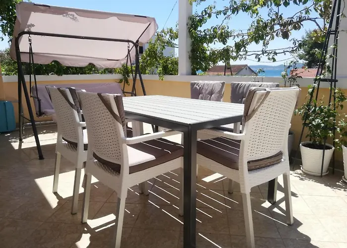 Warm Terrace Apartment *